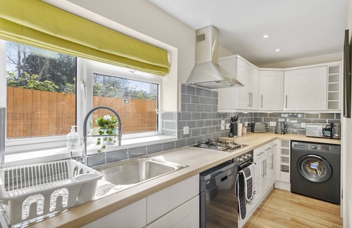 Barrow Gurney House | Luxury House in Bristol with Hot Tub - Sleeps 10