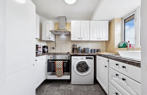 South Bermondsey House | Luxury House - Sleeps Up-to 6 - Tower Bridge/The Shard View - Free Parking