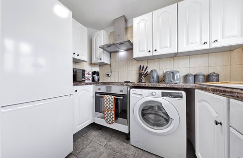 South Bermondsey House | Luxury House - Sleeps Up-to 6 - Tower Bridge/The Shard View - Free Parking