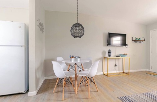 Dania Beach House | Luxury House with Delightful Beach Style, perfect for a relaxing escape!