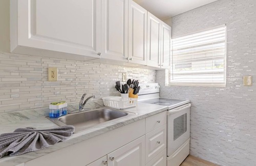 Dania Beach House | Luxury House with Delightful Beach Style, perfect for a relaxing escape!