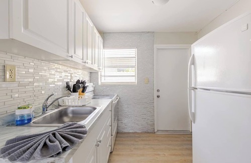 Dania Beach House | Luxury House with Delightful Beach Style, perfect for a relaxing escape!