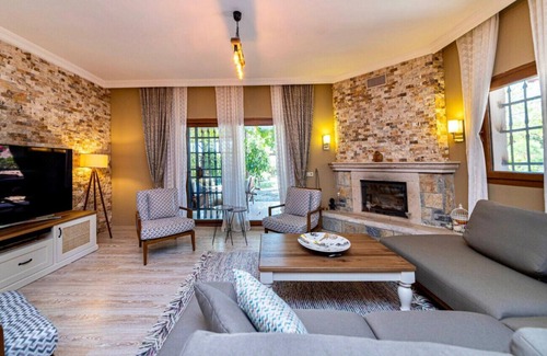 Dagbelen Villa | Luxury House with Shared Pool in Ortakentyahsi