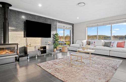Millfield House | Luxury Hunter Valley Acreage - Heated SwimSpa - Mountain Views - Pool Table - Fire Pitt