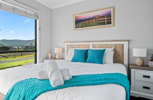 Millfield House | Luxury Hunter Valley Acreage - Heated SwimSpa - Mountain Views - Pool Table - Fire Pitt