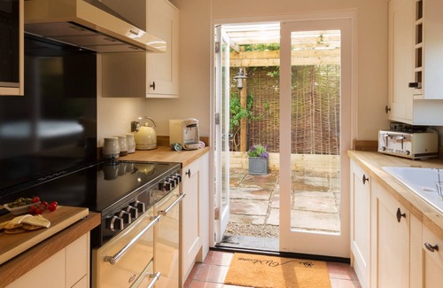 Stoke Ash Cottage | Luxury: Jacuzzi and Swedish sauna at dog friendly chocolate box cottage