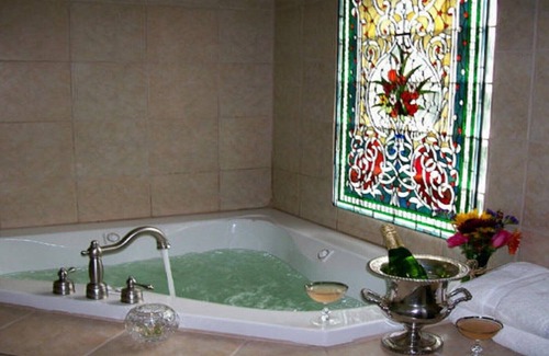 Carter Riverside House | Luxury KING bed & WHIRLPOOL FOR TWO.2nd room with queen bed