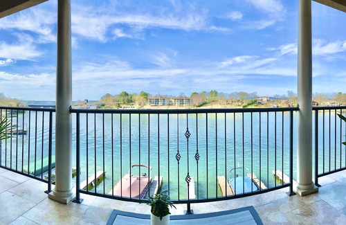 Lake Hamilton Condo | Luxury Lake Hamilton Condo w/180° Lakefront View-Main Channel, Central Location!