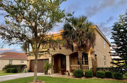 Buena Ventura Lakes House | Luxury Lake Home near parks and MCO airport. Private Pool and spa. Themed rooms.