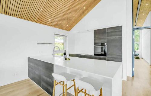 Sunds House | Luxury Lake House With Activities For All