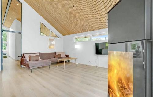 Sunds House | Luxury Lake House With Activities For All