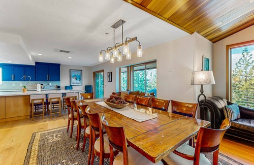 Round Hill Village House | Luxury lake-view home with spacious deck, sauna, golf room, & wet bar