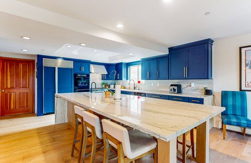 Round Hill Village House | Luxury lake-view home with spacious deck, sauna, golf room, & wet bar