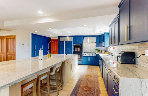Round Hill Village House | Luxury lake-view home with spacious deck, sauna, golf room, & wet bar