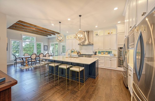 Bumpass House | Luxury LAKEFRONT 7Bdr/7.5Ba -Huge Boathouse in Quiet Cove-Public Side-Stunning
