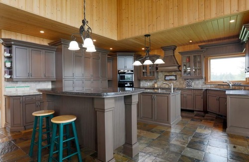Falcon Lake Cabin | Luxury Lakefront Cabin on Falcon Lake