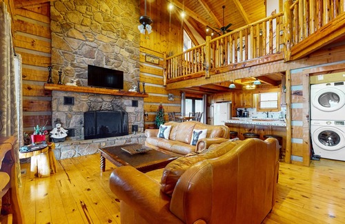 Baneberry Cabin | Luxury lakefront cabin with free attraction tickets, fire pit, dock & deck