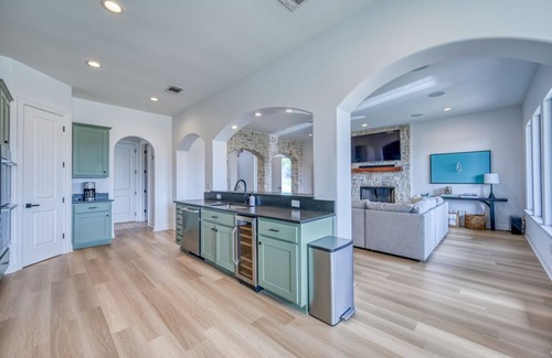 Spicewood House | Luxury Lakefront Home-Private Dock - Dipping Pool!
