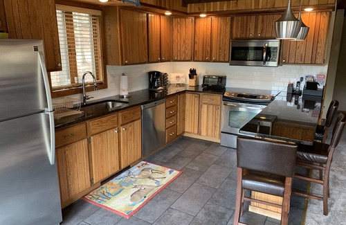 Wallenpaupauk Lake Estates Ski Chalet | Luxury Lakefront Pocono Retreat, Lake Ariel near Lake Wallenpaupack