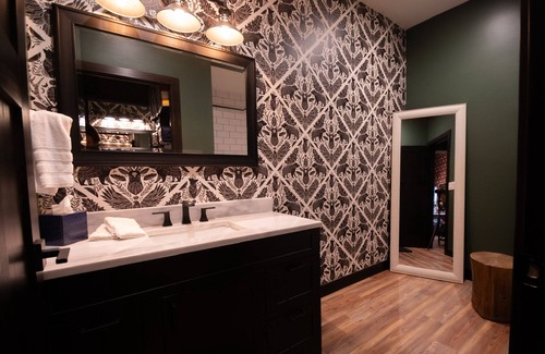 Minocqua Cabin | Luxury Lakeside Penthouse Lodge with Boatslip and Bunk Room!