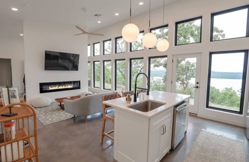 Crowder House | Luxury Lakeview Retreat with Hot Tub! New Listing Discount!