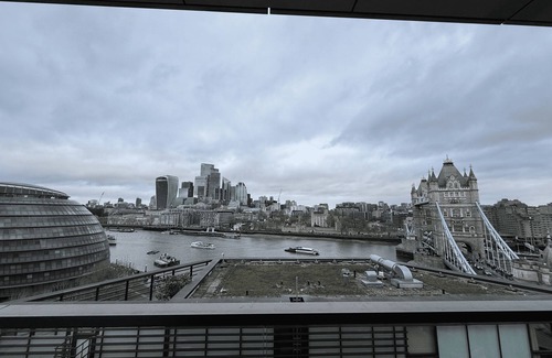 Riverside Apartment | Luxury Large Direct Views Tower Bridge and River Views Sleeps 8