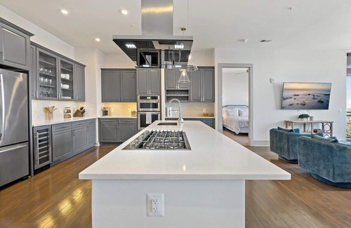 McLean Apartment | Luxury Living | Tysons | High Rise | Scenic Views