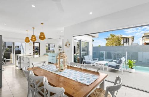 Birtinya House | Luxury Living with Heated Pool in Birtinya