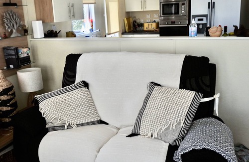 Hopton Cabin | Luxury Lodge on quiet holiday park