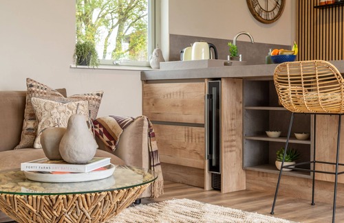 Buchlyvie Apartment | Luxury Lodge with deck, hot tub, mountain views