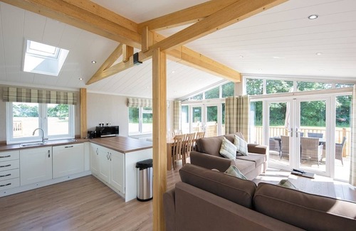 Diss Ski Chalet | Luxury lodge with one double with en suite shower and two twin.