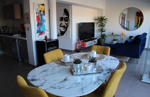Le Pontet Apartment | LUXURY LOFT - AVIGNON - FORMER ARTIST'S STUDIO - 5 STAR FURNISHED HOLIDAY HOME