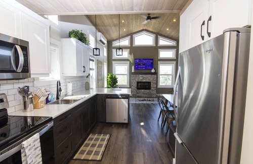 Manitou Beach House | LUXURY LOFT COTTAGE IN MANITOU BEACH