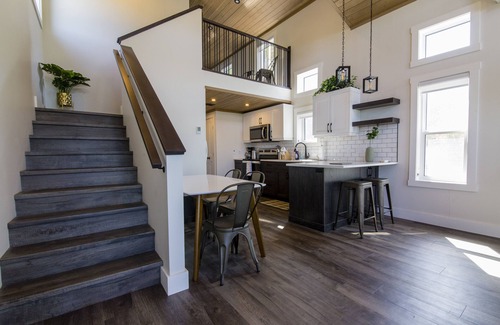 Manitou Beach House | LUXURY LOFT COTTAGE IN MANITOU BEACH