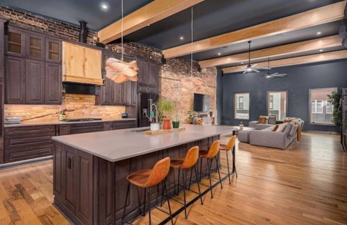 Lincolnton House | Luxury Loft Overlooking Downtown