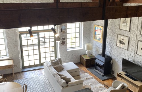 Upper Wakefield House | Luxury loft style apartment in the heart of historic Auburn