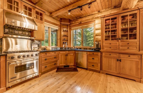 East Kootenay Cabin | Luxury Log Chalet | Pool + Private HotTub | Ski In/Out | Overlooking Greywolf GC