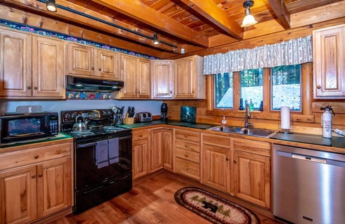 Bartlett House | Luxury Log Home, Near Story Land, Super Clean, Views, Pool In/Out & Fitness.