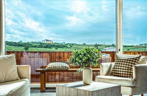 Selfoss House | Luxury Log Home with a Hot Tub