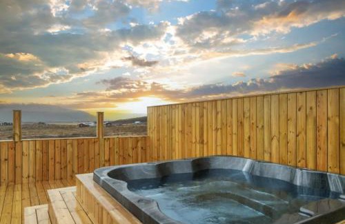 Selfoss House | Luxury Log Home with a Hot Tub