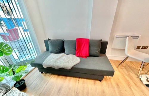 Hanger Hill Apartment | Luxury London New Modern Apartment next to Tube⭐️