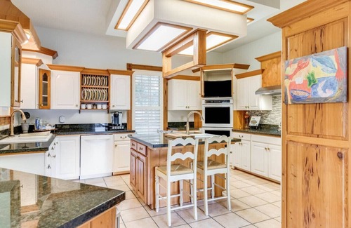 New Iberia House | Luxury Mansion on pond + pool + gameroom