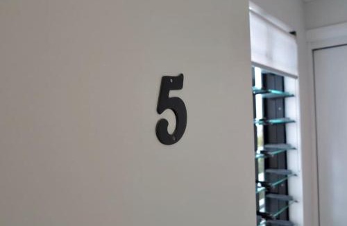 Trinity Park Apartment | Luxury marina view Apartment cairns