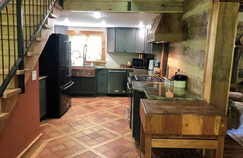 Blacksburg House | Luxury Mill Creek Cabin in Blacksburg