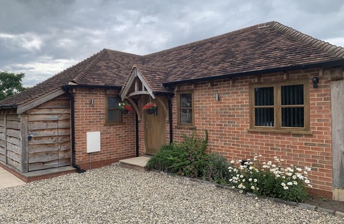 Saintbury Cottage | Luxury, modern property close to Stratford & Warwick-good Golf Courses