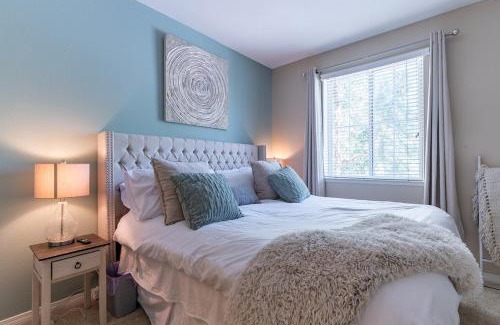 Valencia Apartment | Luxury Modern Suite, Kingbed, Fast Wifi