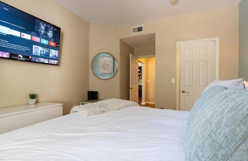 Valencia Apartment | Luxury Modern Suite, Kingbed, Fast Wifi