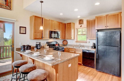 Rendezvous House | Luxury Mountain Cabin 760 I Private Hot Tub I Great Views I Best Price I Discounted Attractions