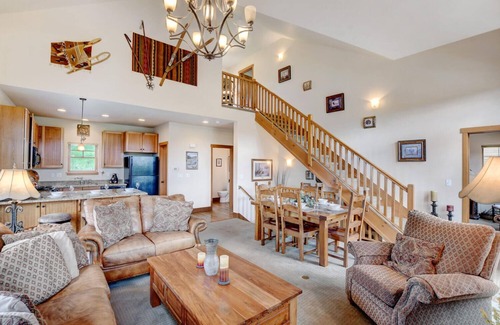 Rendezvous House | Luxury Mountain Cabin 760 I Private Hot Tub I Great Views I Best Price I Discounted Attractions