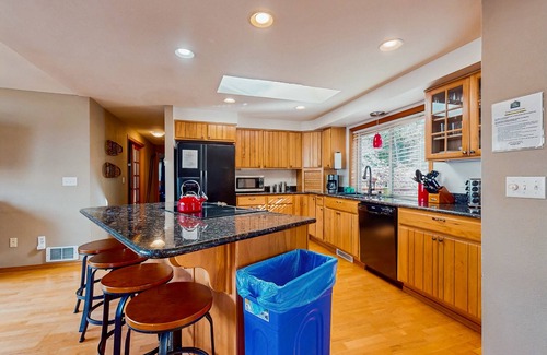 Gold Bar House | Luxury mountain cabin with river access & private hot tub - dog-friendly